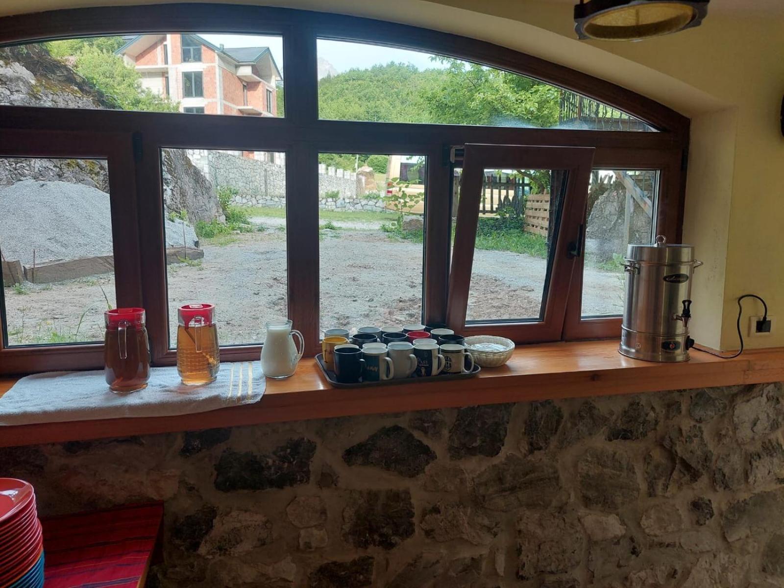 Hostel Valbona ヴァルボナ エクステリア 写真
