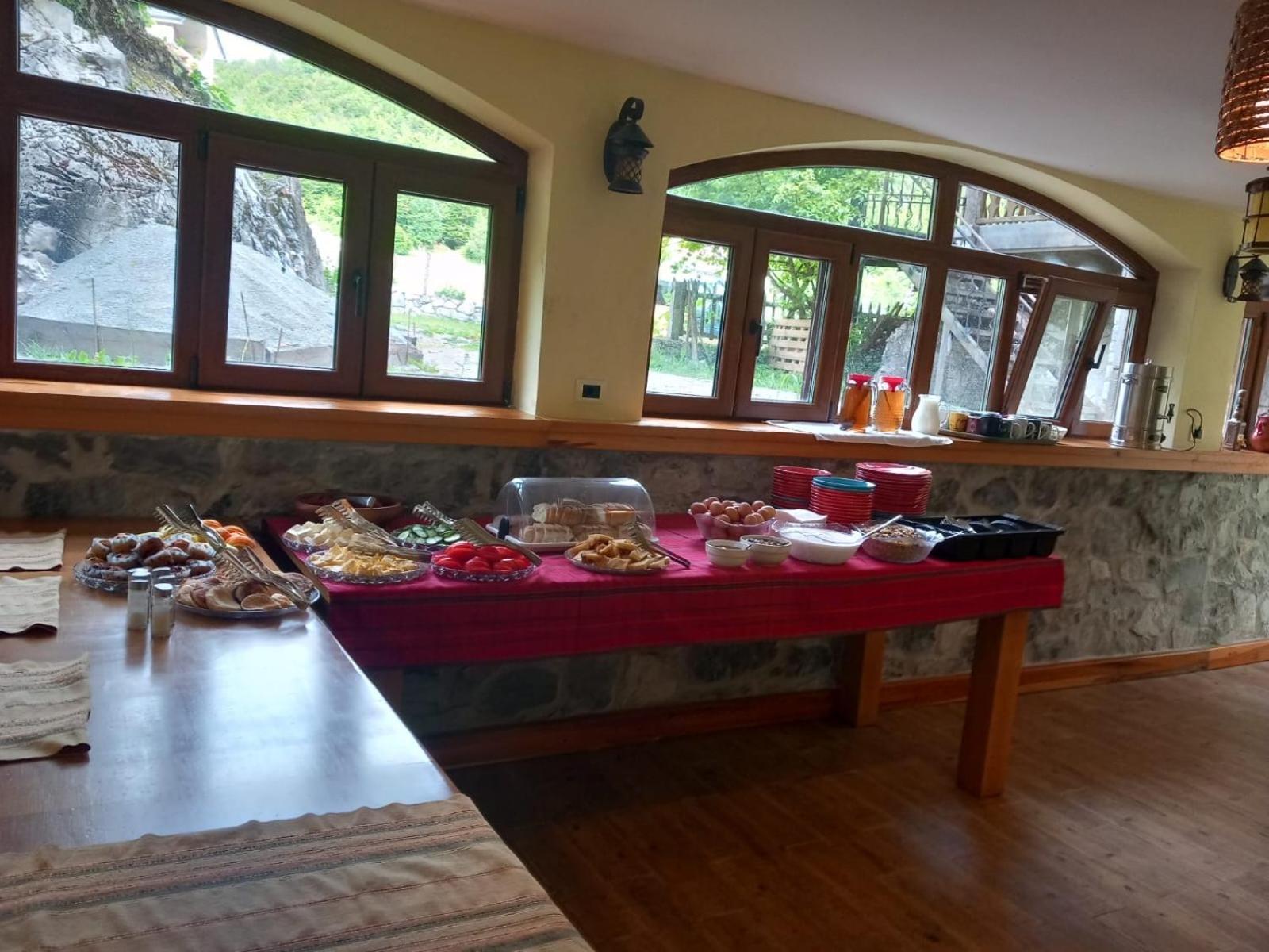 Hostel Valbona ヴァルボナ エクステリア 写真