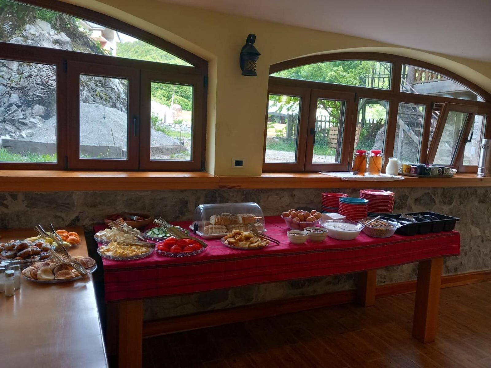 Hostel Valbona ヴァルボナ エクステリア 写真